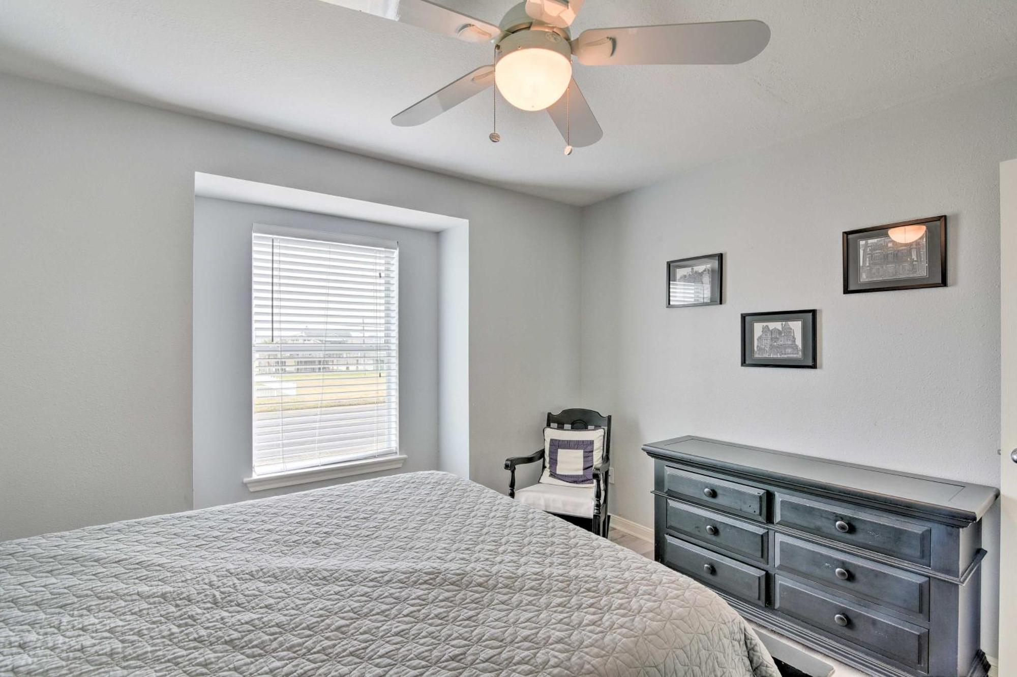 Oceanfront Galveston Home - Walk To Beach! Esterno foto