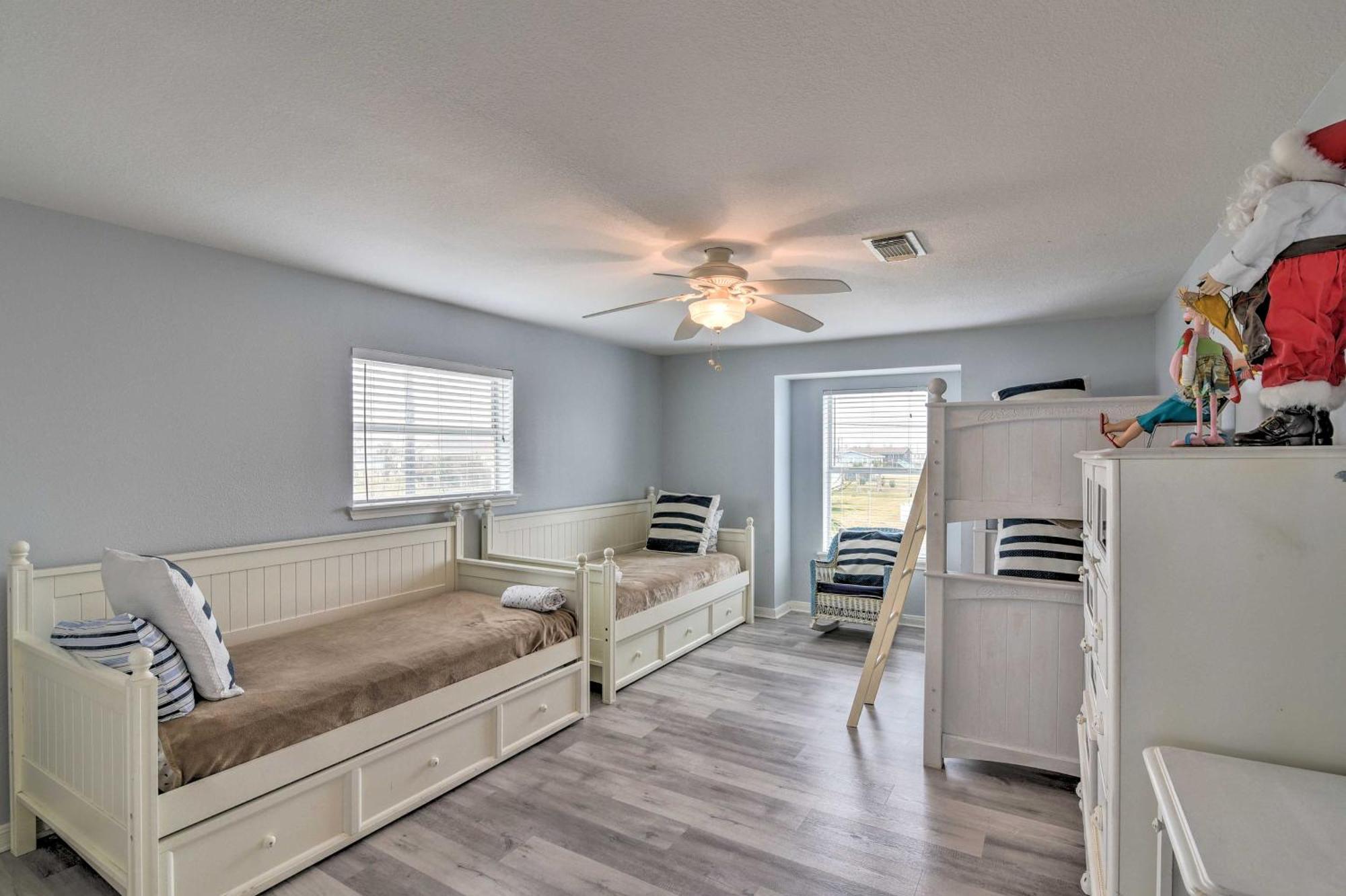 Oceanfront Galveston Home - Walk To Beach! Esterno foto