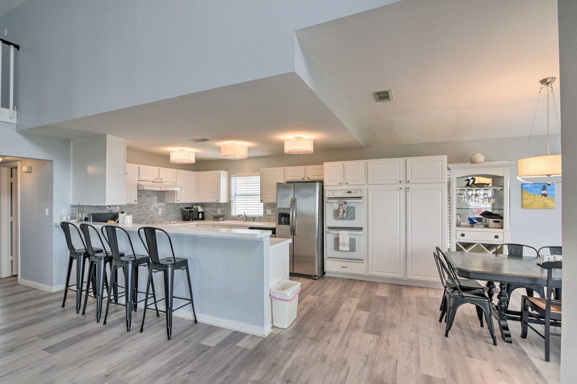 Oceanfront Galveston Home - Walk To Beach! Esterno foto