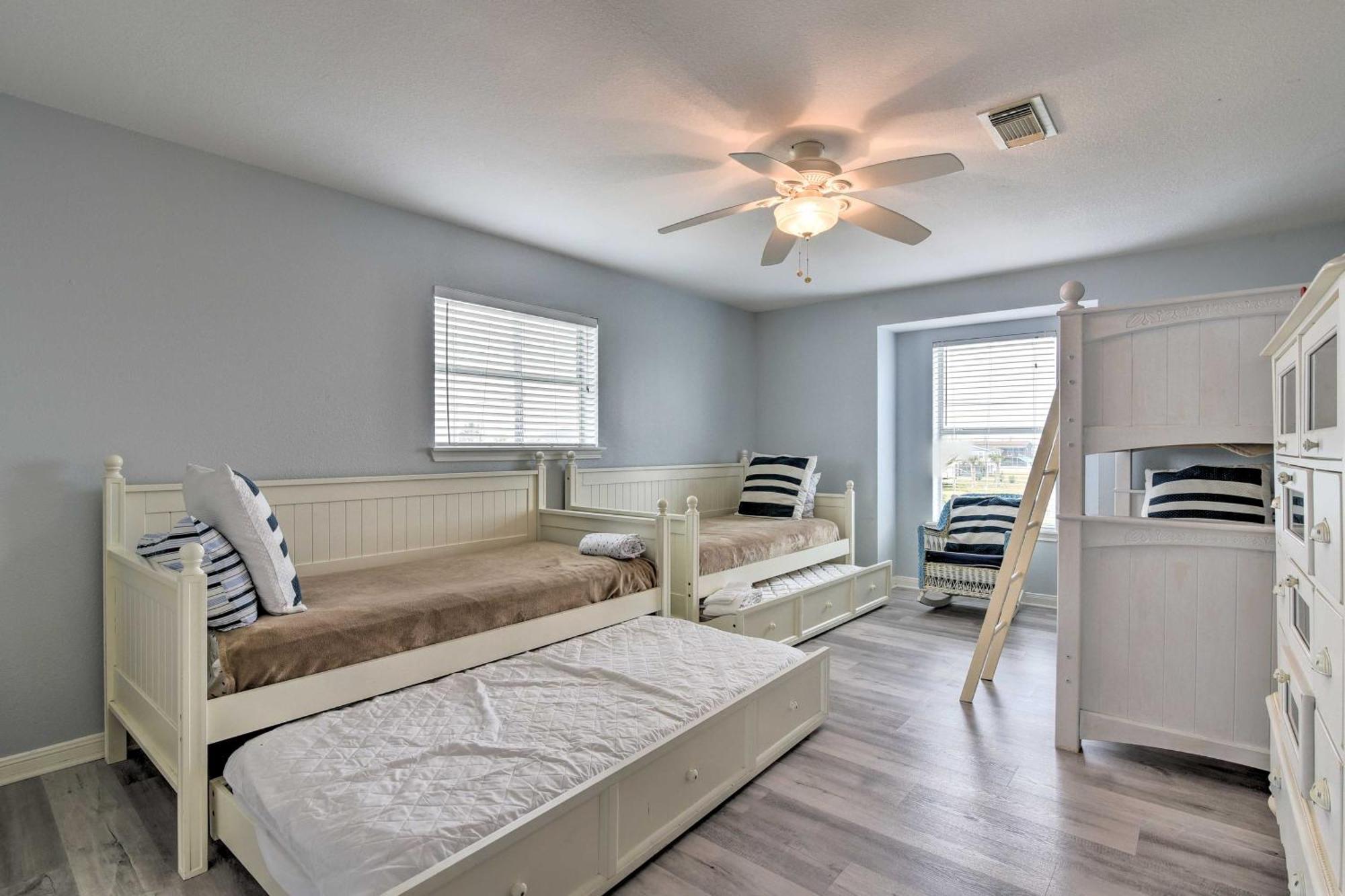 Oceanfront Galveston Home - Walk To Beach! Esterno foto