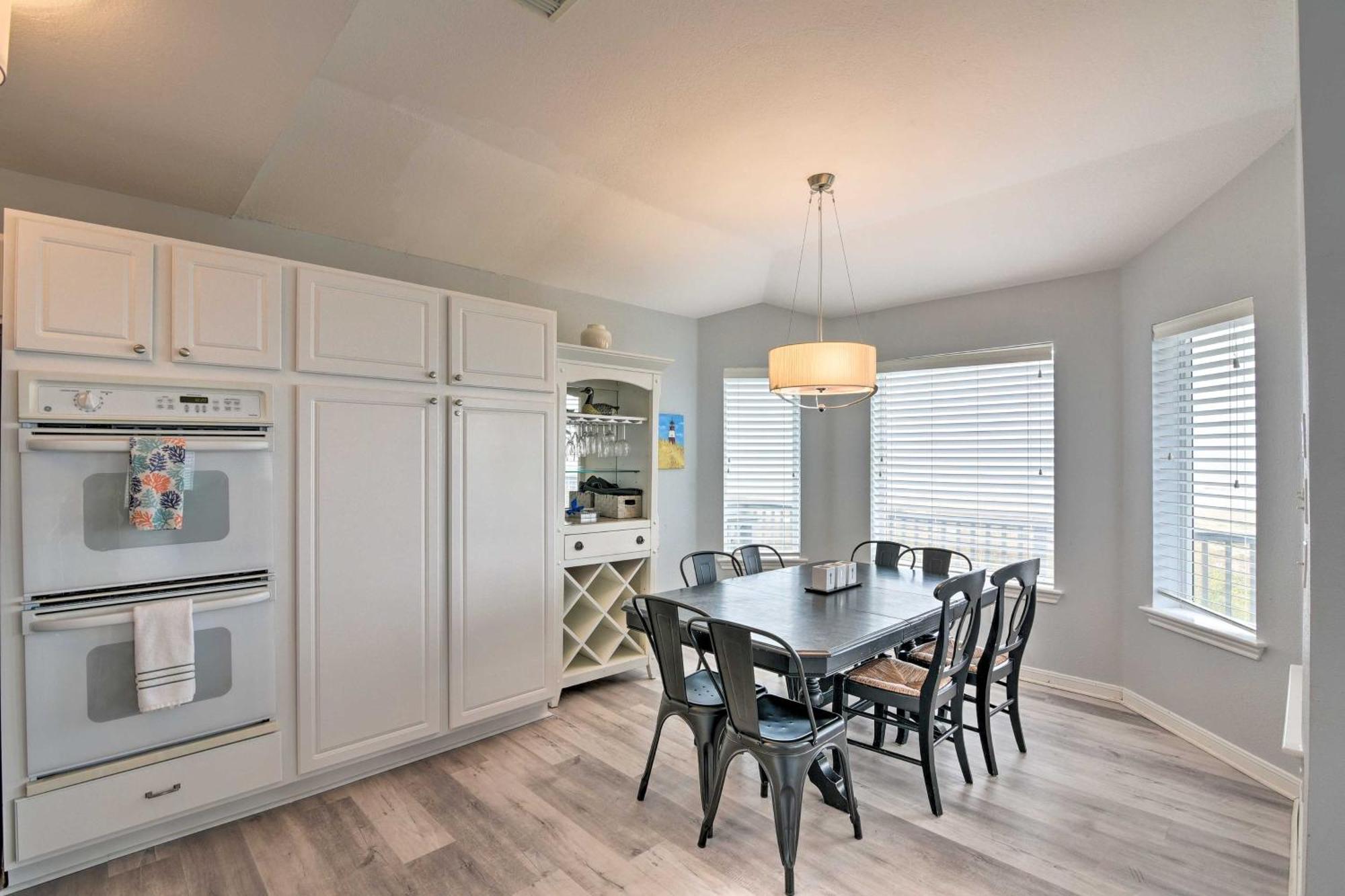 Oceanfront Galveston Home - Walk To Beach! Esterno foto